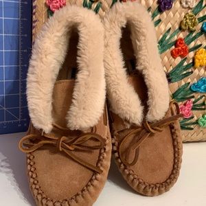 Minnetonka slippers with fur lining